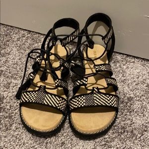 Old navy sandals size 8